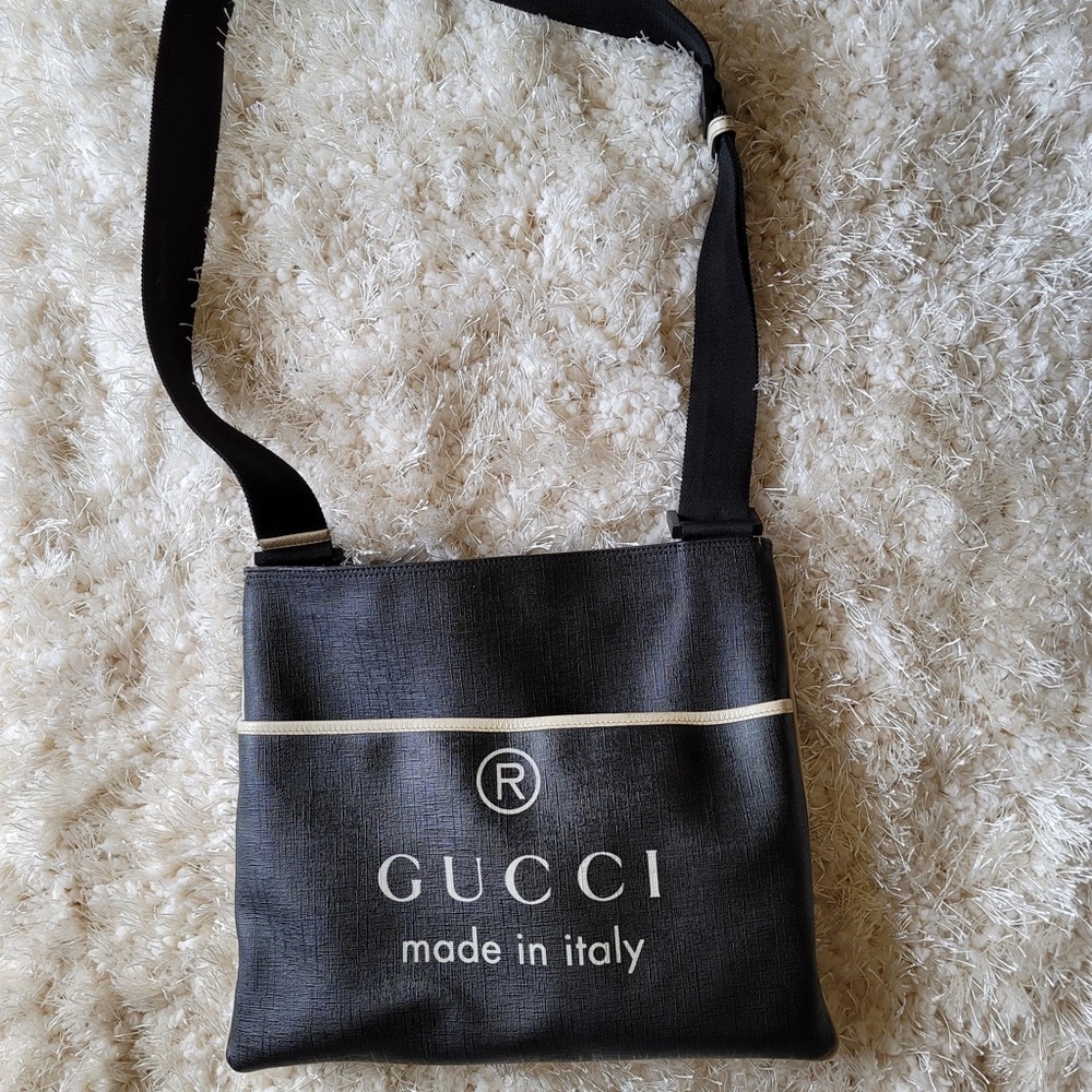 Authentic Gucci Supreme Canvas Crossbody Bag #162904